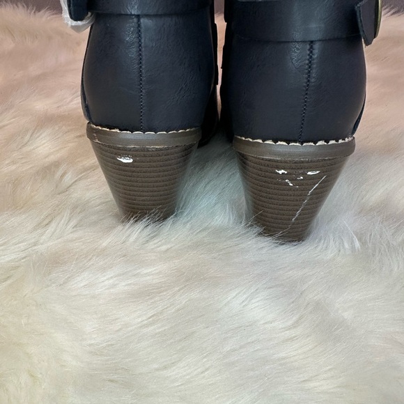 Journee Collection Women’s Strap Stacked Heeled Booties Sz11 - Picture 6 of 9